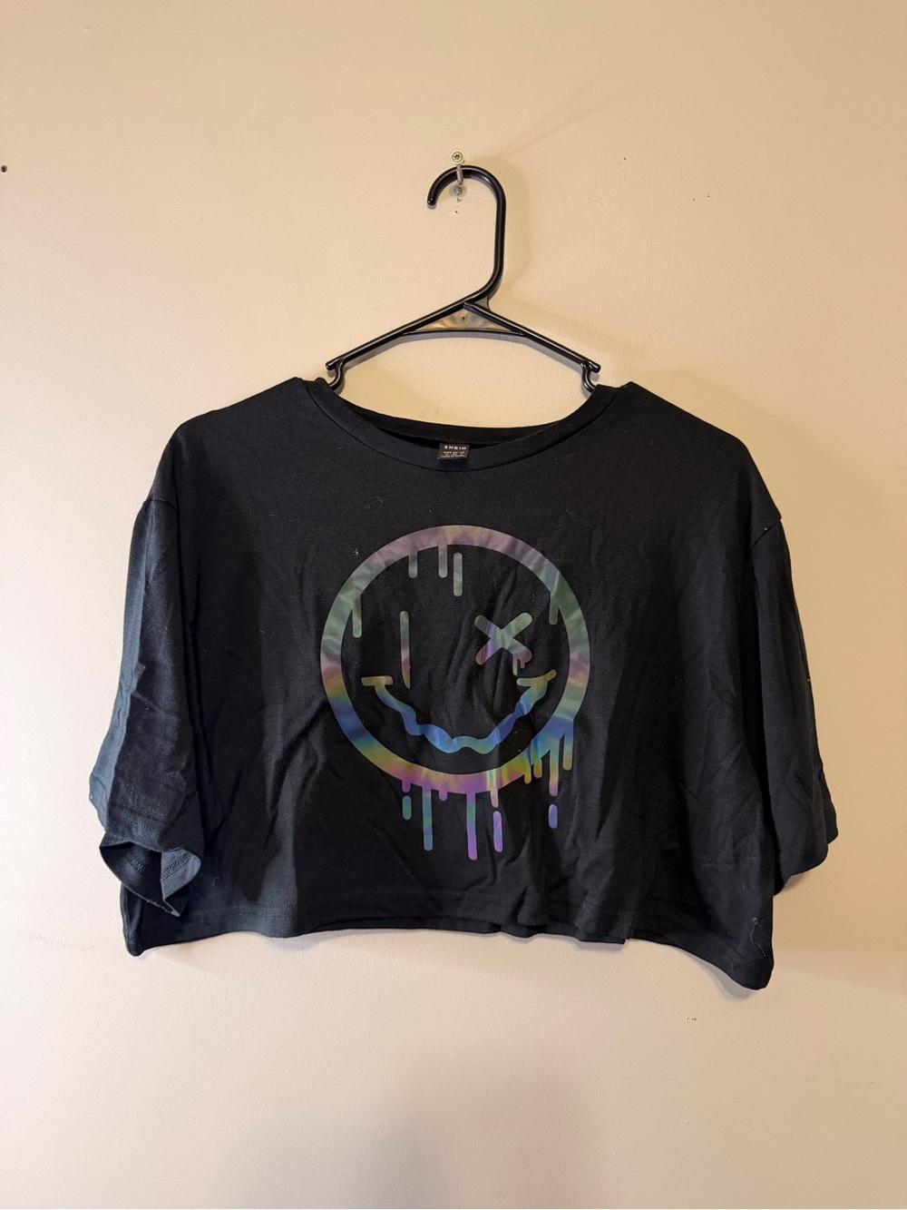 Black Shein Women’s Graphic Cropped Tee with Iridescent Drip Smiley
